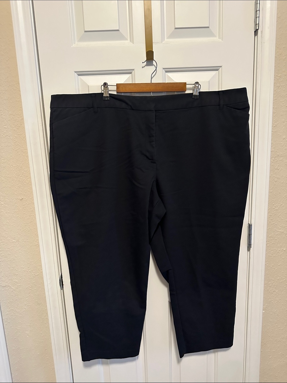 Liz Claiborne Black Cropped Straight-Leg Button Pants